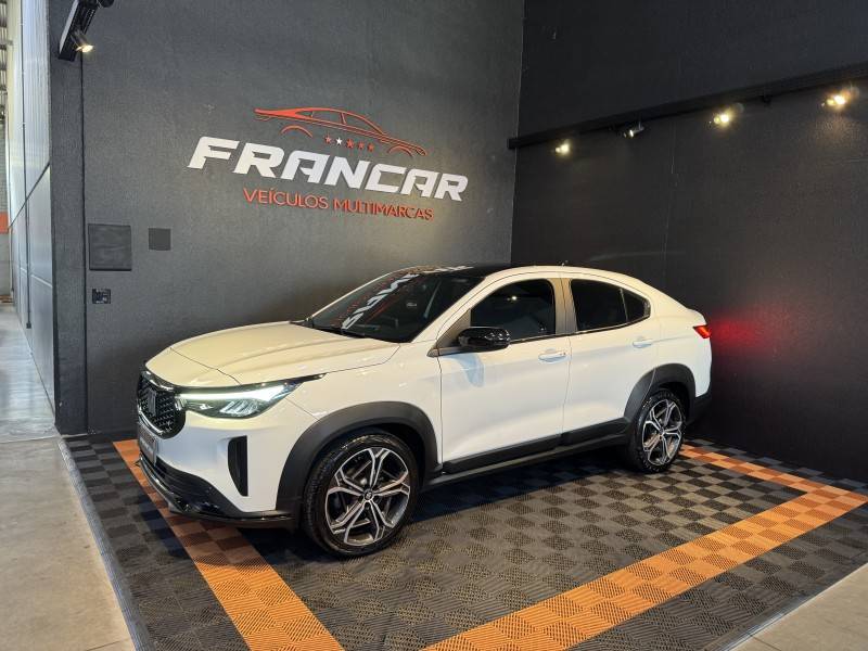 FIAT - FASTBACK - 2023/2024 - Branca - R$ 127.900,00
