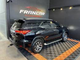 TOYOTA - HILUX SW4 - 2019/2020 - Preta - R$ 257.900,00