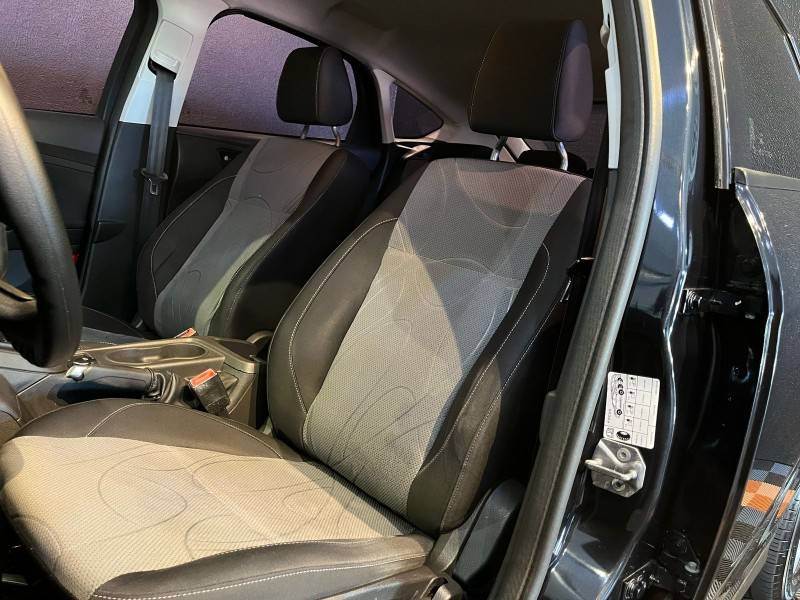 FORD - FOCUS - 2013/2014 - Preta - R$ 52.900,00