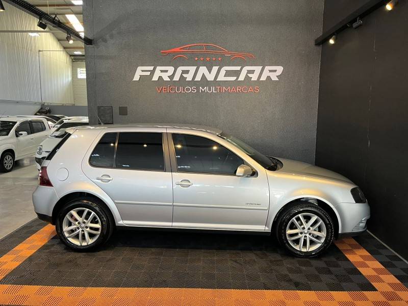 VOLKSWAGEN - GOLF - 2009/2010 - Prata - R$ 56.900,00