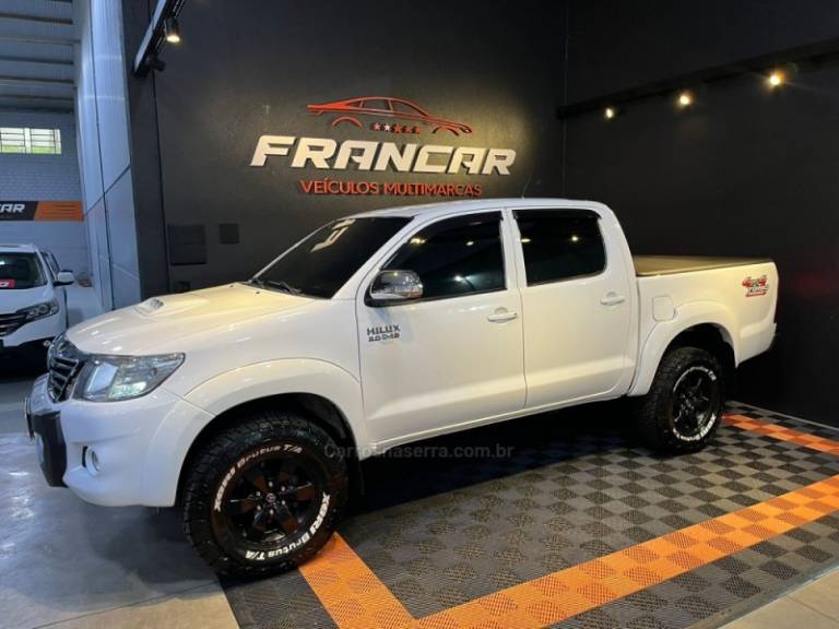 TOYOTA - HILUX - 2013/2013 - Branca - R$ 141.900,00