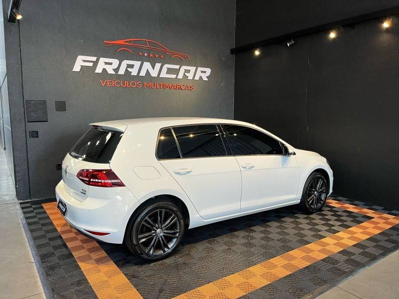VOLKSWAGEN - GOLF - 2014/2015 - Branca - R$ 77.900,00