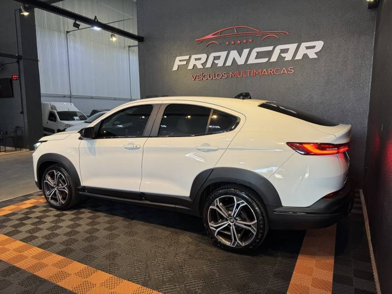 FIAT - FASTBACK - 2023/2024 - Branca - R$ 127.900,00