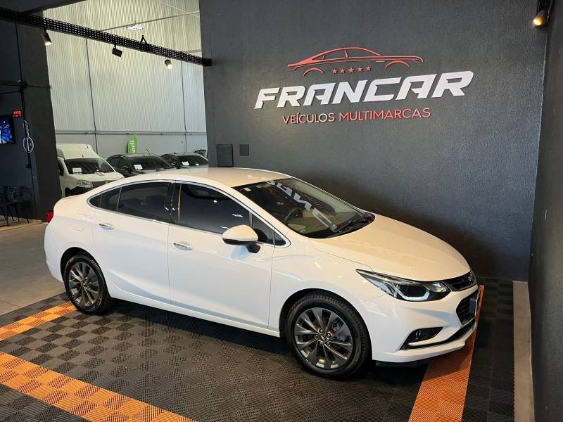 CHEVROLET - CRUZE - 2017/2018 - Branca - R$ 92.900,00