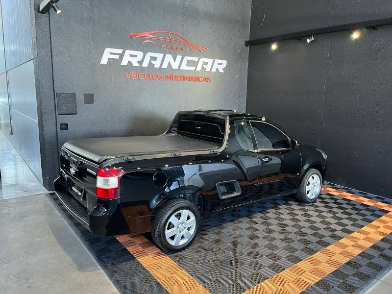 CHEVROLET - MONTANA - 2011/2012 - Preta - R$ 37.900,00