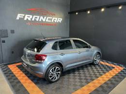 VOLKSWAGEN - POLO - 2021/2022 - Cinza - R$ 95.900,00