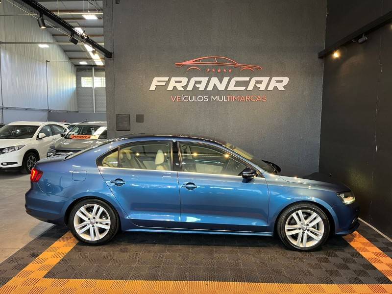 VOLKSWAGEN - JETTA - 2017/2017 - Azul - R$ 98.900,00
