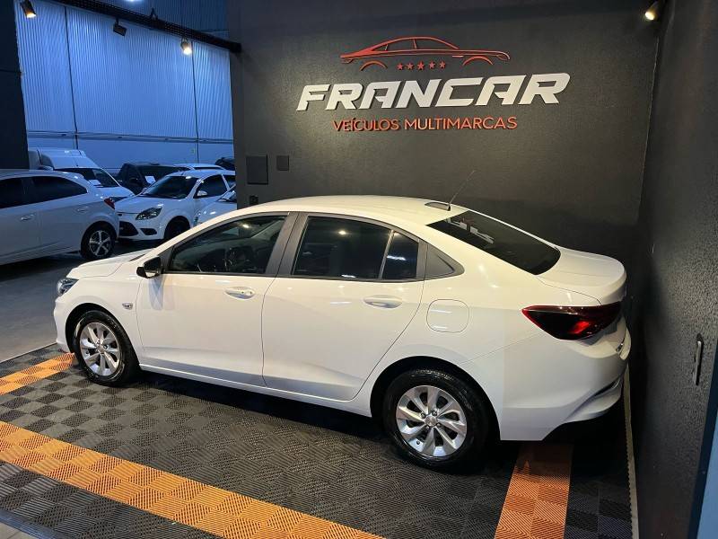 CHEVROLET - ONIX - 2019/2020 - Branca - R$ 69.900,00