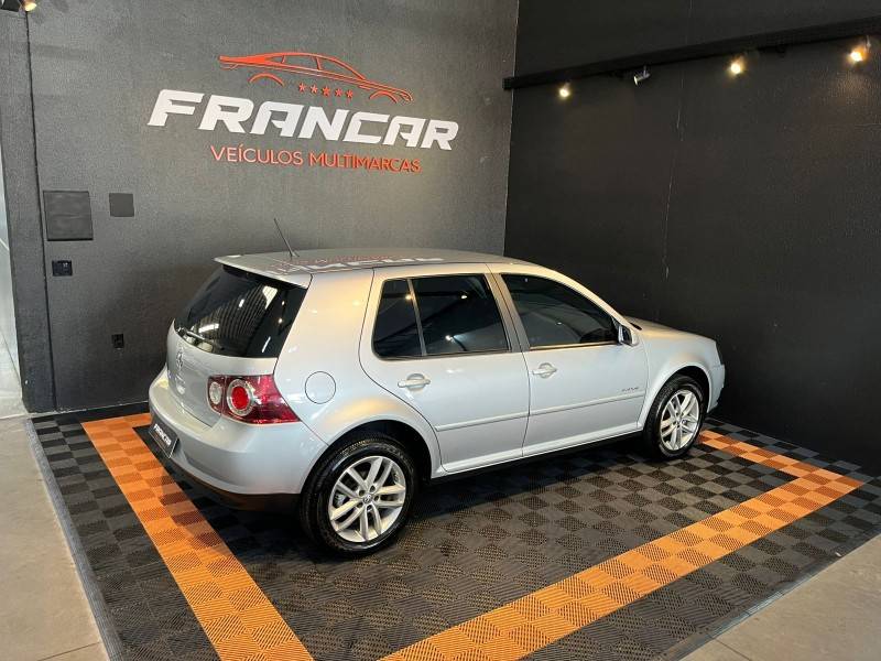 VOLKSWAGEN - GOLF - 2009/2010 - Prata - R$ 56.900,00
