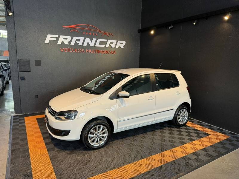 VOLKSWAGEN - FOX - 2012/2013 - Branca - R$ 44.900,00