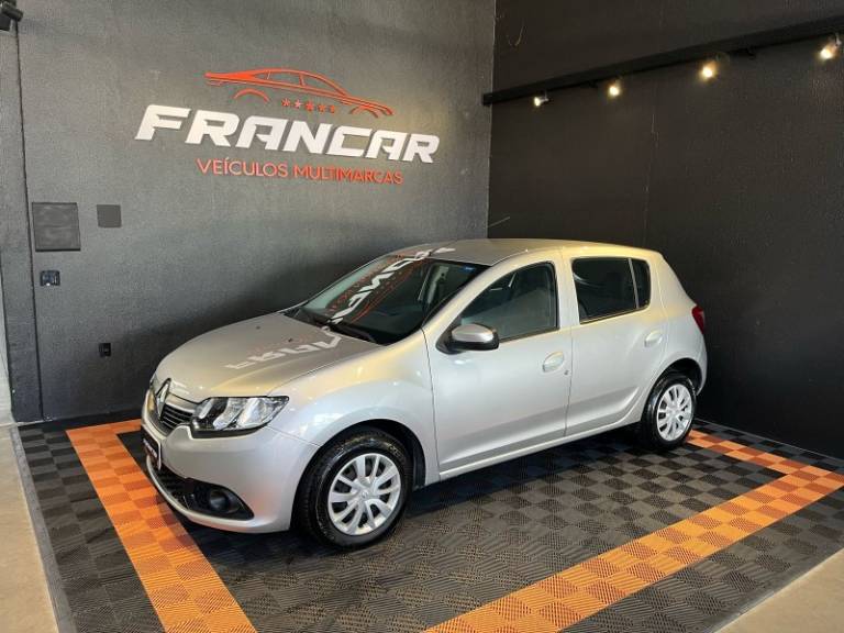 RENAULT - SANDERO - 2017/2018 - Prata - R$ 44.900,00