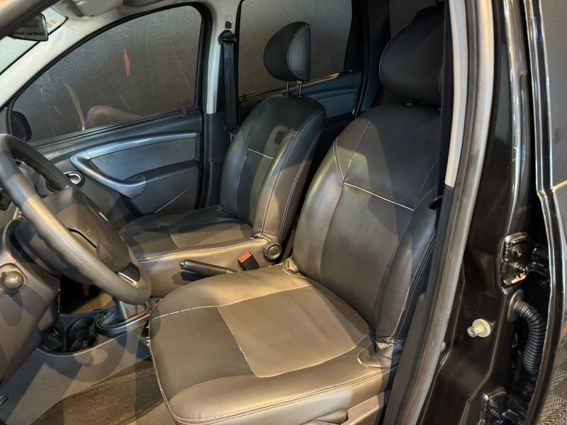 RENAULT - DUSTER - 2011/2012 - Preta - R$ 53.900,00