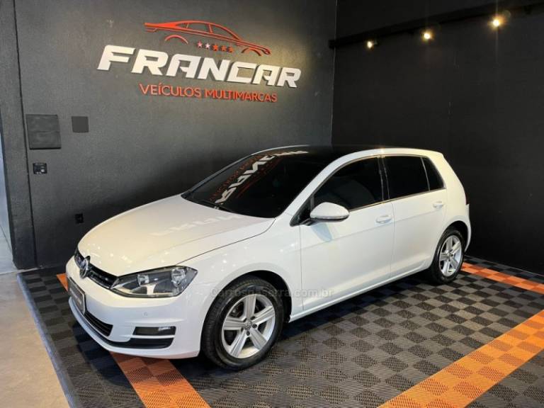 VOLKSWAGEN - GOLF - 2015/2015 - Branca - R$ 82.900,00