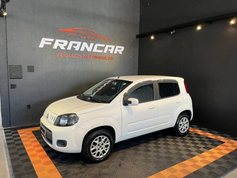 FIAT - UNO - 2015/2016 - Branca - R$ 39.900,00