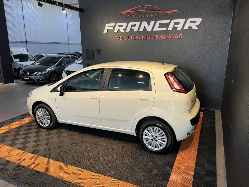 FIAT - PUNTO - 2013/2013 - Branca - R$ 41.900,00
