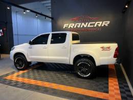 TOYOTA - HILUX - 2013/2013 - Branca - R$ 141.900,00