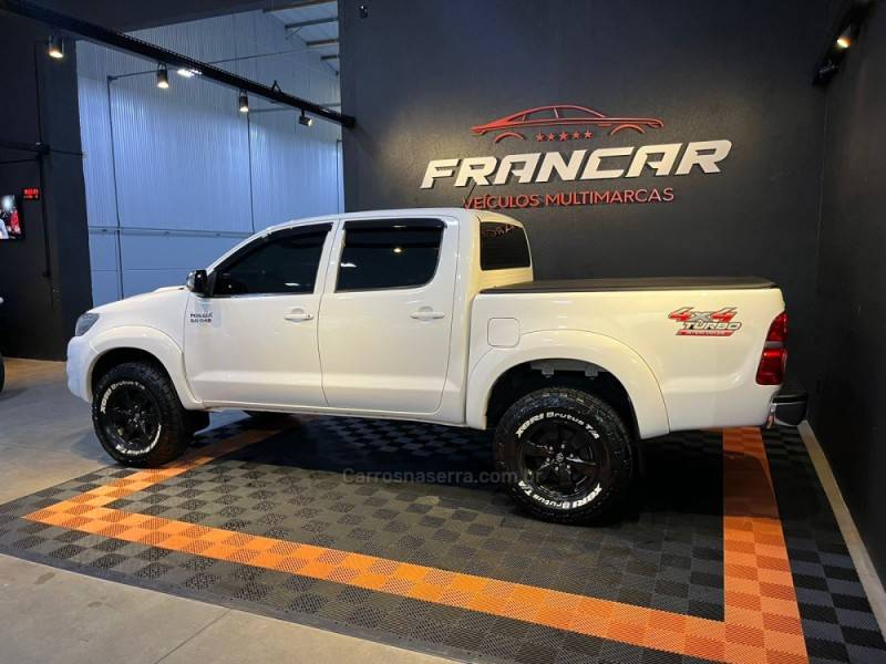 TOYOTA - HILUX - 2013/2013 - Branca - R$ 141.900,00