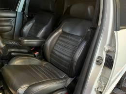 VOLKSWAGEN - GOLF - 2011/2012 - Branca - R$ 59.900,00