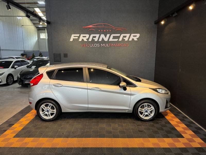 FORD - FIESTA - 2018/2018 - Prata - R$ 62.900,00