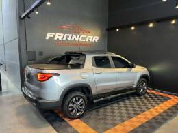 FIAT - TORO - 2022/2023 - Prata - R$ 126.900,00