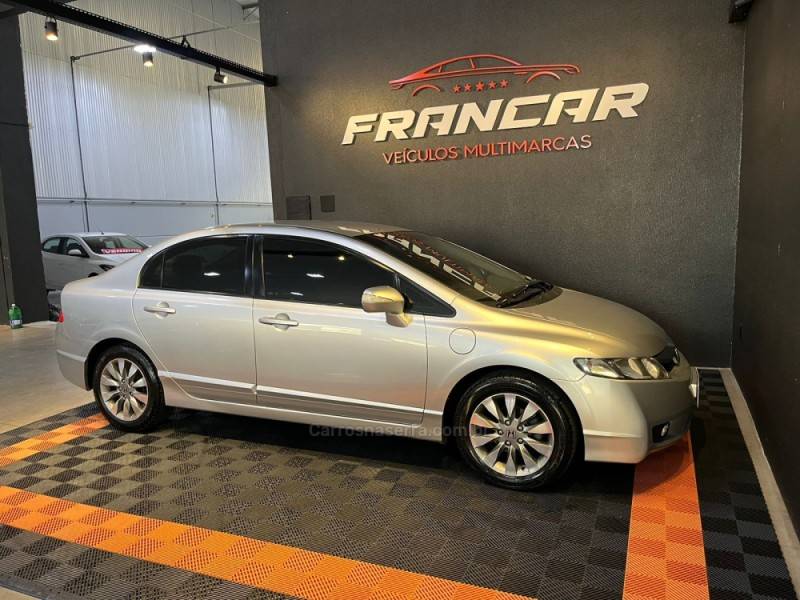 HONDA - CIVIC - 2010/2011 - Prata - R$ 59.900,00