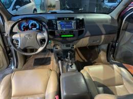 TOYOTA - HILUX SW4 - 2011/2012 - Prata - R$ 134.900,00