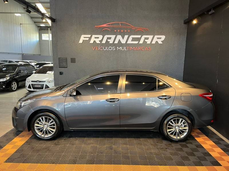 TOYOTA - COROLLA - 2016/2017 - Cinza - R$ 93.900,00