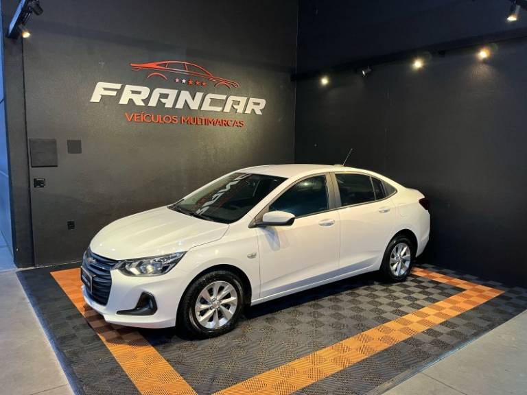 CHEVROLET - ONIX - 2019/2020 - Branca - R$ 69.900,00