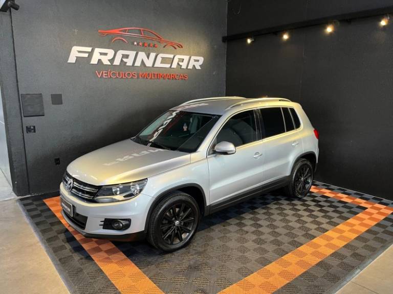 VOLKSWAGEN - TIGUAN - 2011/2012 - Prata - R$ 54.900,00