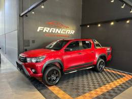TOYOTA - HILUX - 2017/2018 - Vermelha - R$ 179.900,00