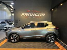 NISSAN - KICKS - 2022/2023 - Cinza - R$ 109.900,00