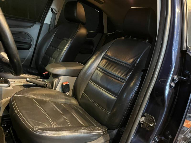 FORD - FOCUS - 2012/2013 - Azul - R$ 42.900,00