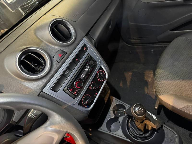 VOLKSWAGEN - SAVEIRO - 2019/2019 - Prata - R$ 59.900,00