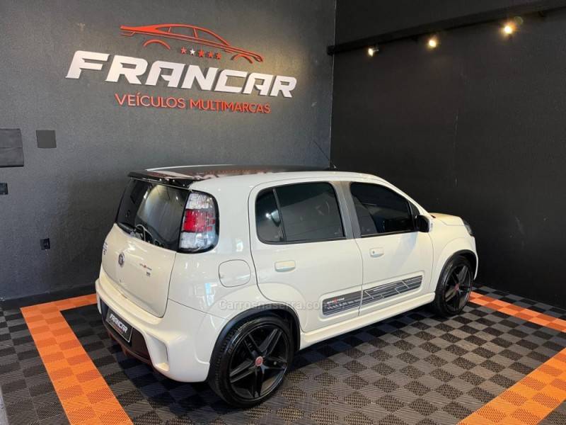 FIAT - UNO - 2015/2016 - Branca - R$ 46.900,00