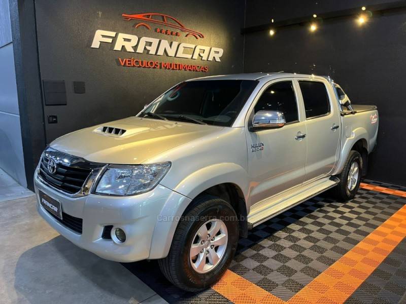 TOYOTA - HILUX - 2013/2013 - Prata - R$ 129.900,00