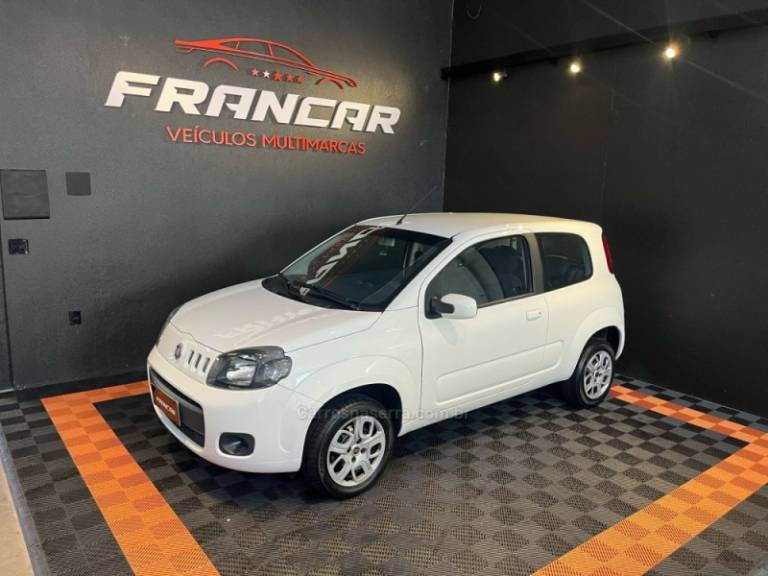 FIAT - UNO - 2015/2016 - Branca - R$ 37.900,00