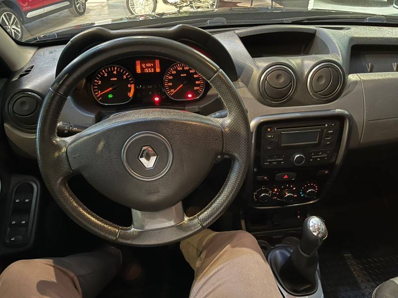 RENAULT - DUSTER - 2012/2013 - Preta - R$ 53.900,00