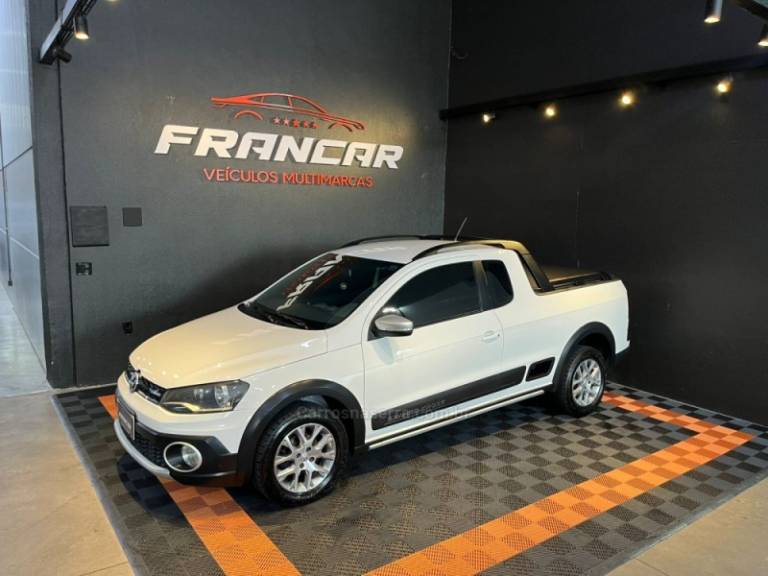 VOLKSWAGEN - SAVEIRO - 2013/2014 - Branca - R$ 67.900,00