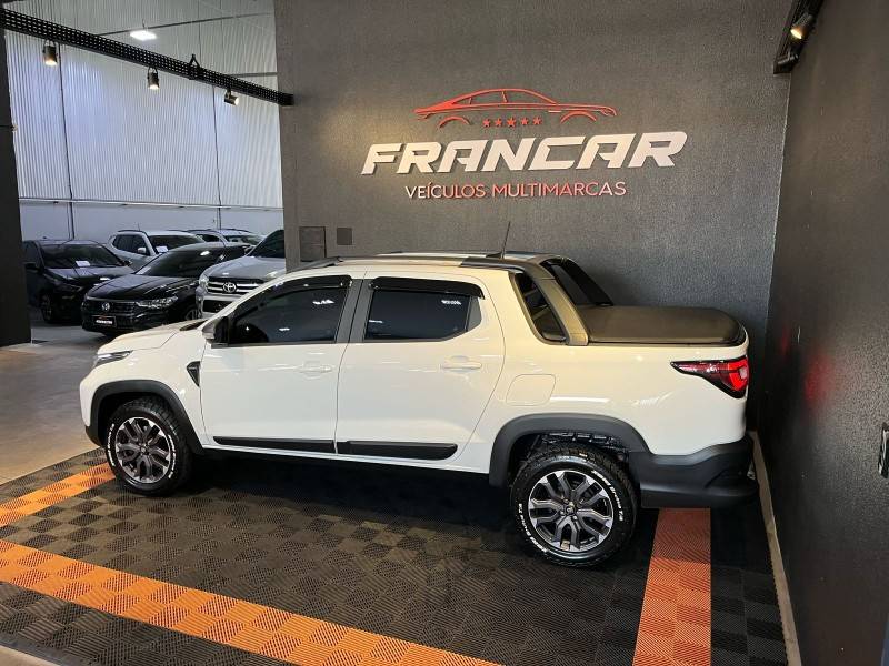FIAT - STRADA - 2023/2024 - Branca - R$ 129.900,00