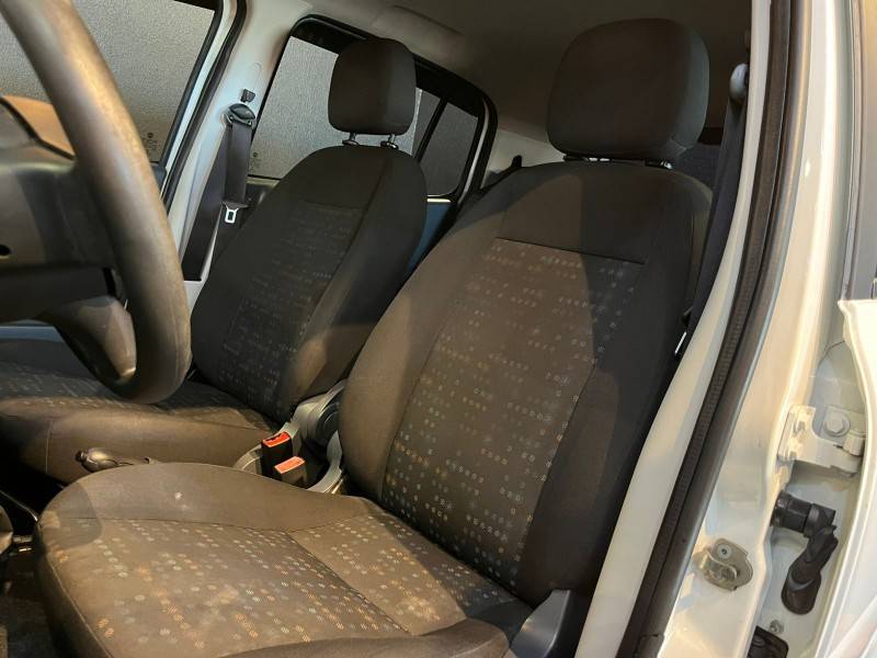 FIAT - UNO - 2015/2016 - Branca - R$ 39.900,00