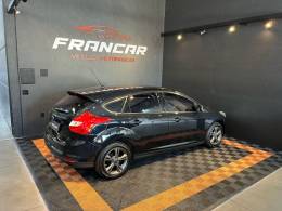 FORD - FOCUS - 2013/2014 - Preta - R$ 52.900,00