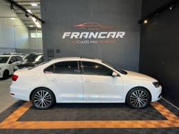 VOLKSWAGEN - JETTA - 2011/2012 - Branca - R$ 73.900,00