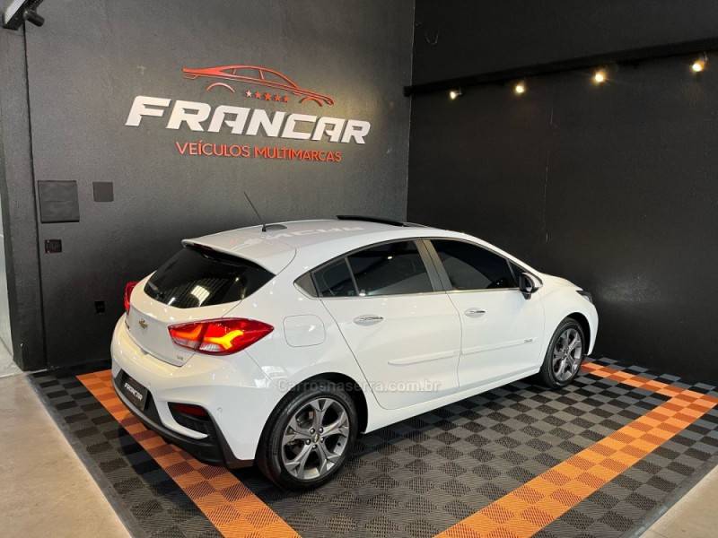 CHEVROLET - CRUZE - 2021/2022 - Branca - R$ 121.900,00