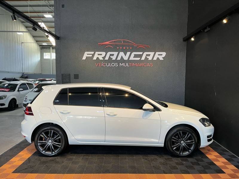 VOLKSWAGEN - GOLF - 2014/2015 - Branca - R$ 77.900,00