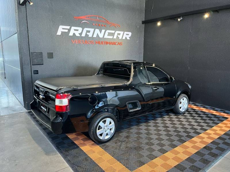 CHEVROLET - MONTANA - 2011/2012 - Preta - R$ 35.900,00