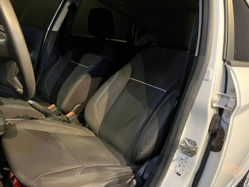 FORD - FIESTA - 2014/2015 - Branca - R$ 49.900,00