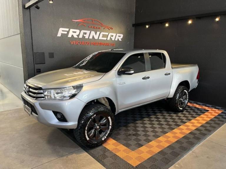 TOYOTA - HILUX - 2016/2017 - Prata - R$ 149.900,00