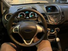 FORD - FIESTA - 2017/2017 - Branca - R$ 59.900,00