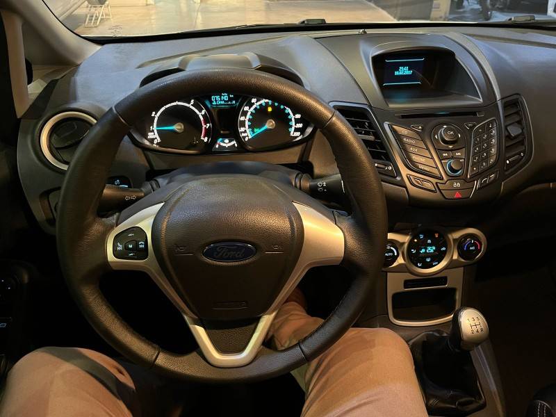 FORD - FIESTA - 2017/2017 - Branca - R$ 59.900,00