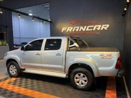 TOYOTA - HILUX - 2013/2013 - Prata - R$ 129.900,00